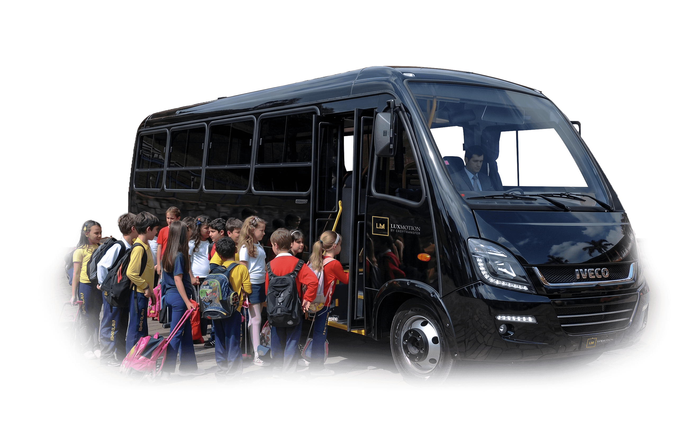Crianças a entrar no autocarro escolar LuxMotion