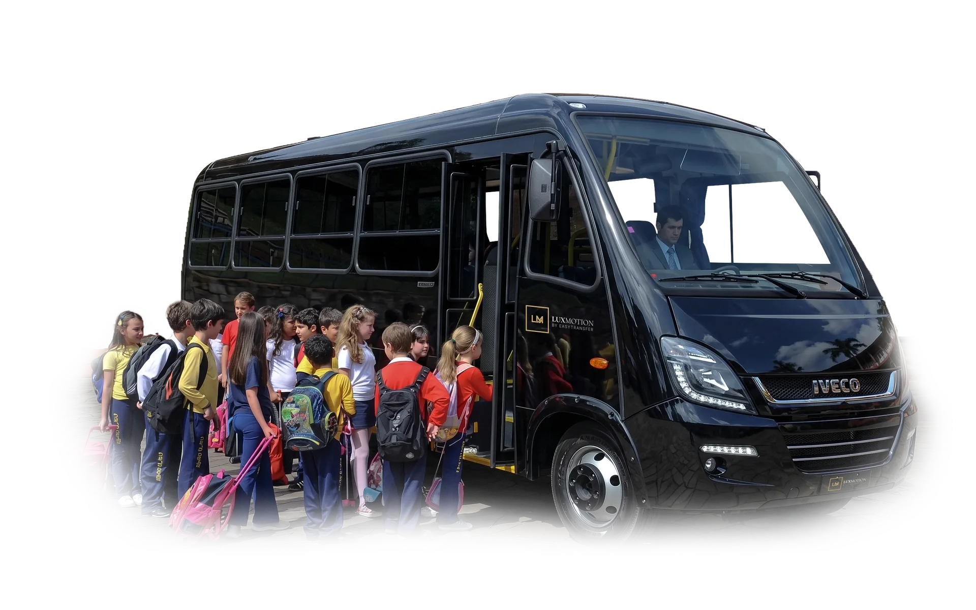 Kinder steigen in den LuxMotion-Schulbus